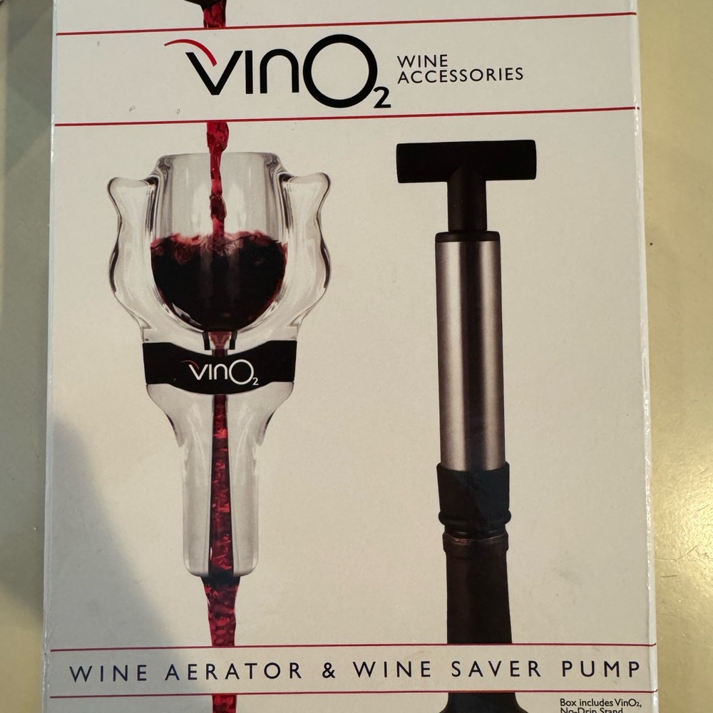Wine Aerator and Saver Pump - Black and Silver